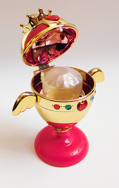 sc_mg_toy's tweet photo. 今の物価ではメッキがキラキラで内部まで作り込まれてるようなガシャポンはまず無理だろうなぁ…🫠2017～2019年位に出たセーラームーンのアイテム型ガシャポンは出来がとにかく凄かった🥹✨ https://t.co/PXf7xnroAb