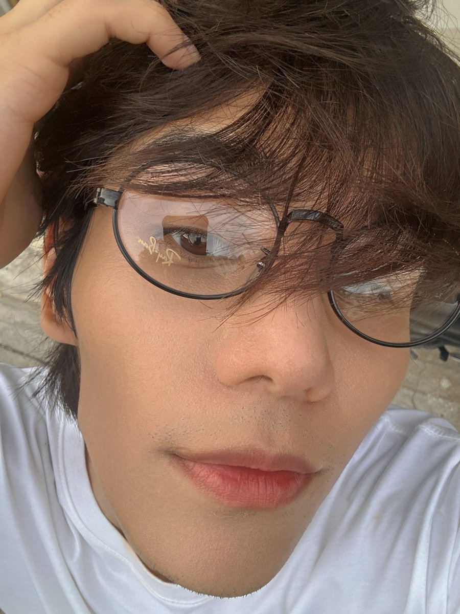 jeffsaturbrasil's tweet photo. CHARMOSO! #JeffSatur, embaixador da marca, apareceu exibindo modelos de óculos da Ray-Ban em nova publicação no Instagram.

"Para onde quer que o dia me leve, o meu @ray_ban também vai comigo."

#RayBan #RayBanxJeffSatur
(Reprodução: jeffsatur) https://t.co/1R9qm1eZoX