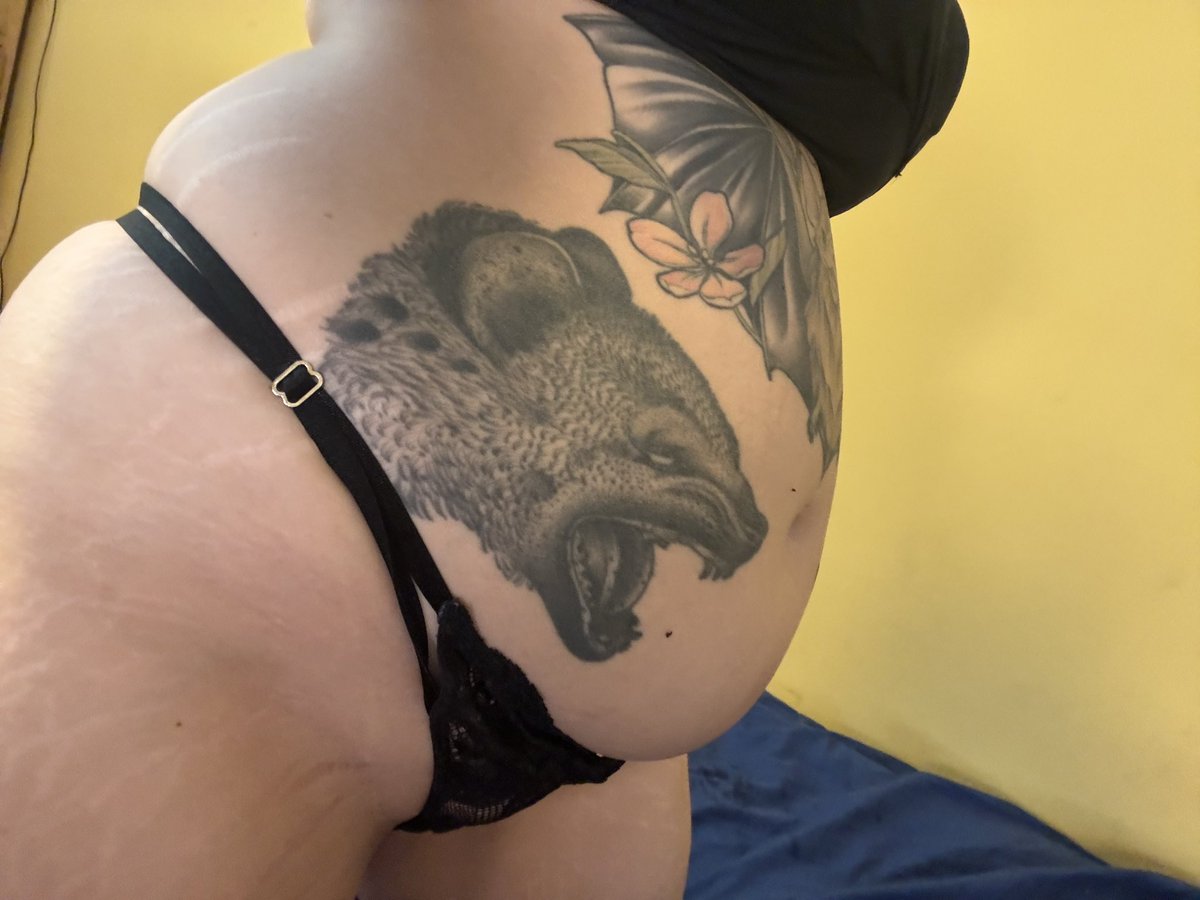 InkedJadexx's tweet photo. Bumpdate from a couple of weeks ago…

Who wants an up to date bump shot?

#pregnancy #pregnant #altmodel #TattooedWomen #MILF https://t.co/yaRebfTBNx