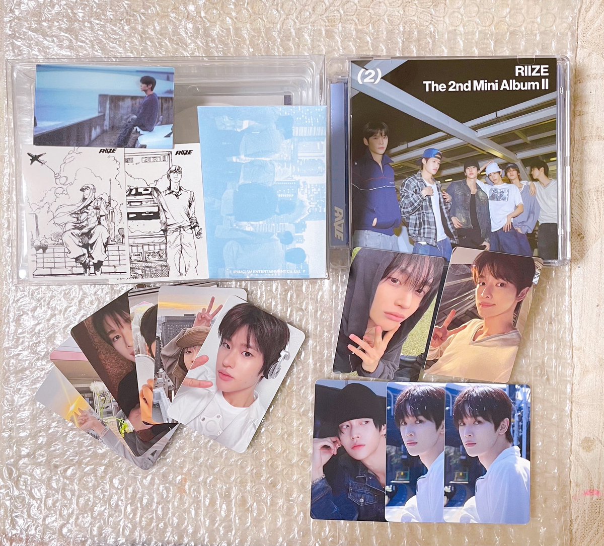 mngdisk_17's tweet photo. 先にユニバ届いた🧡
ソヒたんオディエヨ…

RIIZE 交換
The 2nd Mini Albumトレカ

あんま把握してないんだけどソヒ求めてるのあります
トレカ　ステッカー　レンチキュラー

お断りは、♡いいねで失礼します🙏🏻 https://t.co/zvrFF99jP8