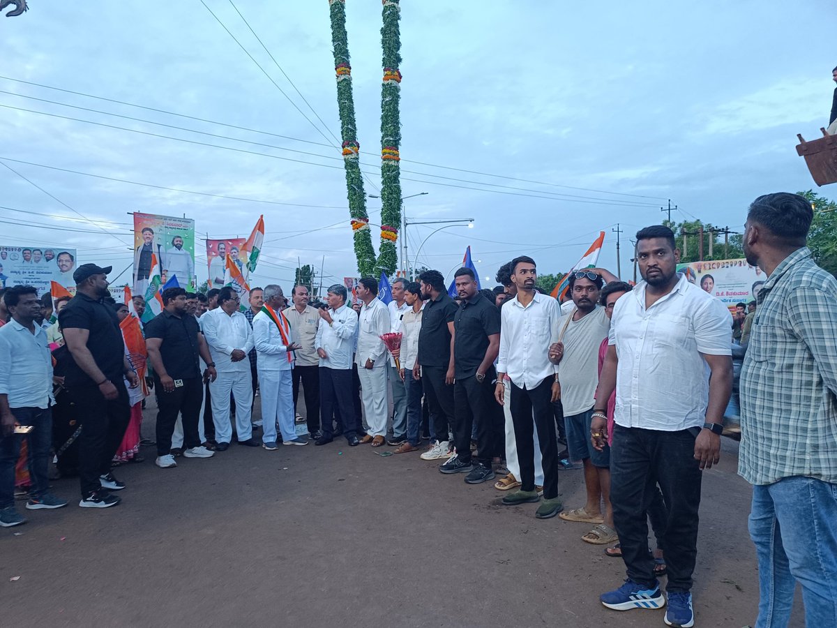 SDanenoor's tweet photo. The Most Powerful Leader Of INDIAN POLITICS💪🔥, Kanakapura bande,Hon’ble Chief Minister of Karnataka Shri D K SHIVKUMAR JI Grand Welcome At Bidar Airport #dkboss #troubleshooter #CMofKarnataka #2028dks #bidar @DKShivakumar https://t.co/WPQPMEwC49