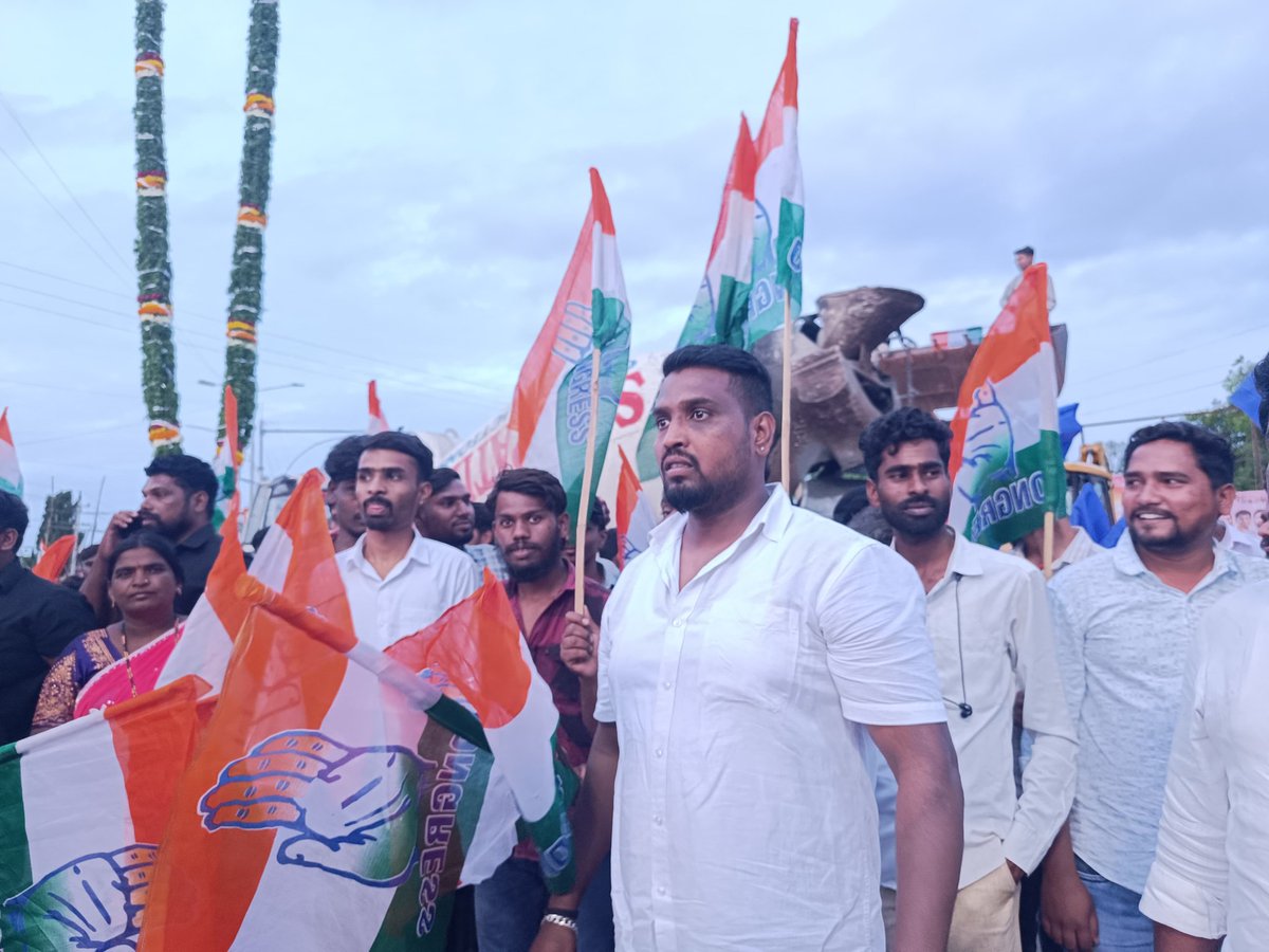SDanenoor's tweet photo. The Most Powerful Leader Of INDIAN POLITICS💪🔥, Kanakapura bande,Hon’ble Chief Minister of Karnataka Shri D K SHIVKUMAR JI Grand Welcome At Bidar Airport #dkboss #troubleshooter #CMofKarnataka #2028dks #bidar @DKShivakumar https://t.co/WPQPMEwC49