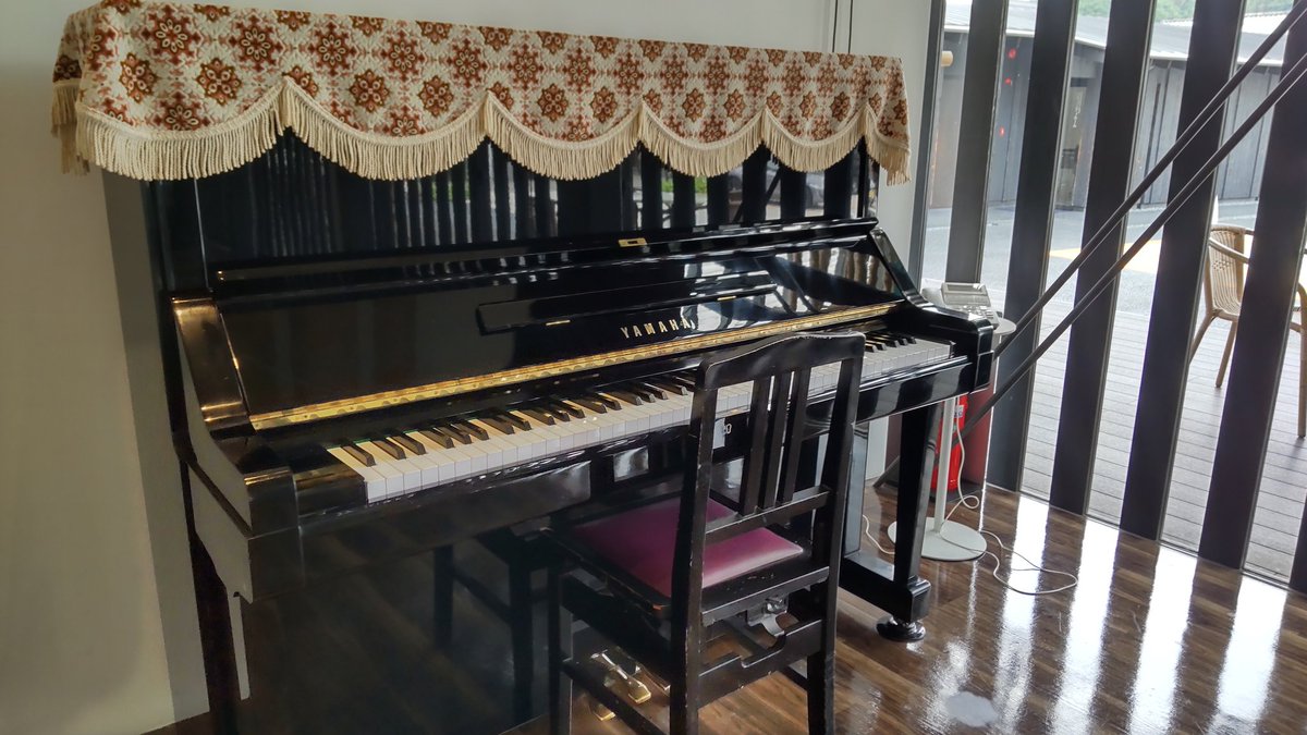 winry1215's tweet photo. 今日は贅沢なピアノ巡りの1日🎹✨
カフェ、交流センター、道の駅をハシゴして、YAMAHAのアップライトからKAWAIのグランドまで、たくさんの生ピアノを弾かせてもらいました🎶
場所やメーカーで響きが全然違って楽しかった！ https://t.co/DRyEo6O3gy