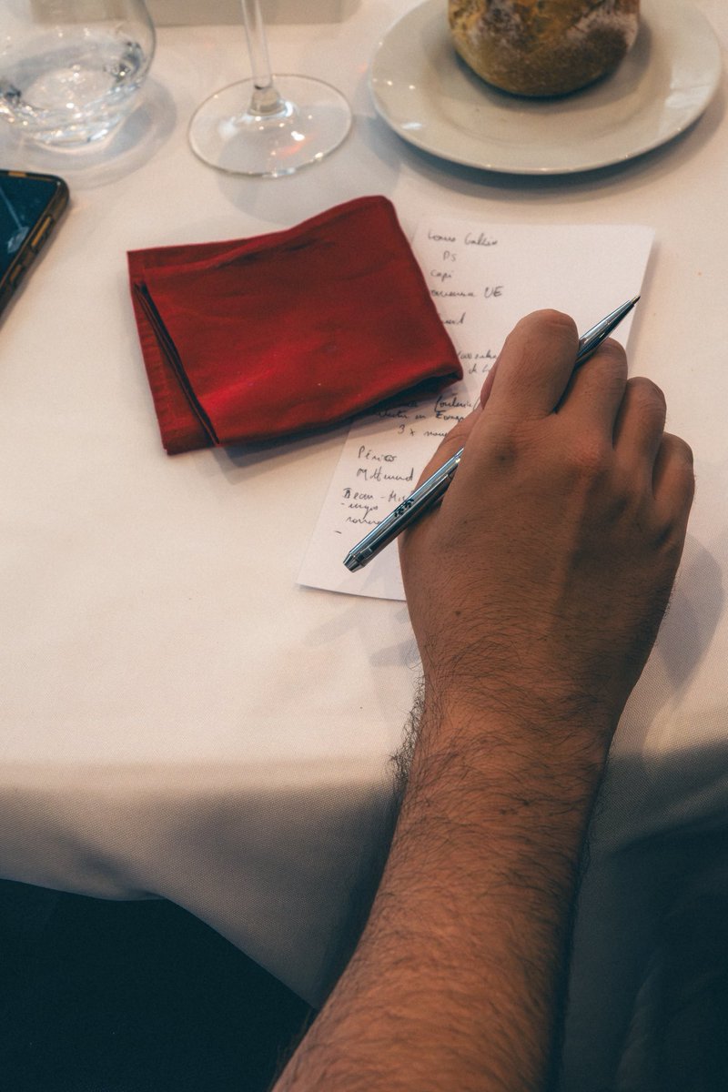 p_brun's tweet photo. 🌹🇫🇷 Devant les Forces françaises de l'industrie pour présenter en avant première notre programme économique, intitulé "Produire", en présence de Louis Gallois. Je défendrai dans la primaire des idées nouvelles sur les salaires, le pouvoir d'achat et la relance de l'industrie ! https://t.co/grGqtK24pt