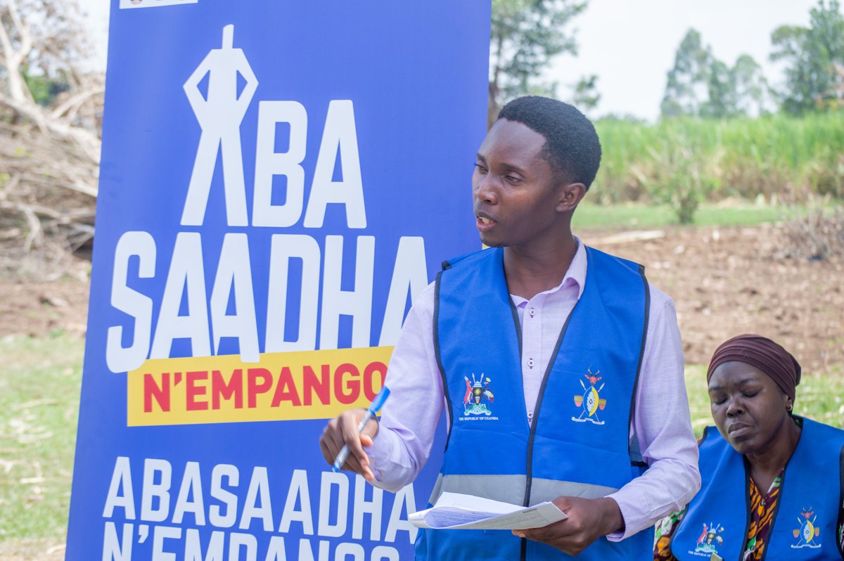 KyabazingaINI23's tweet photo. Mr. Lwamaza Sharif Isiko, the KI Youth Program Officer, focused his address on sustainable development, highlighting the critical sectors of food security, resilient livelihoods, and household economic empowerment.
@KingNadiopeIV  @UNICEFUganda @OwekOsman @babirye_yudaya https://t.co/PUpl4GWcCi