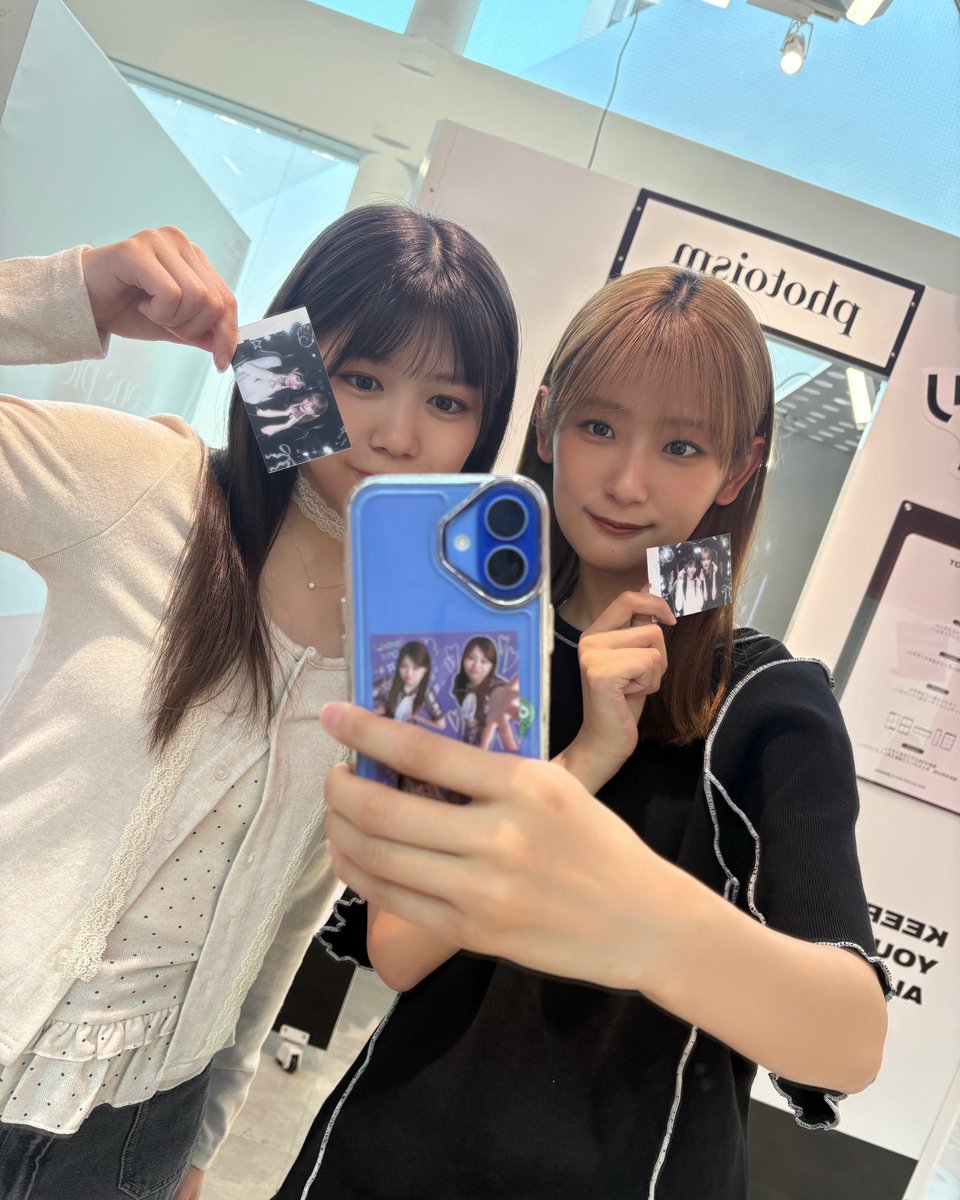 ss_keyaki's tweet photo. このプリクラを大事にスマホ裏にしまってる唯衣ちゃんも尊いし、この感じだといのりちゃんもスマホ裏をこのプリクラに変えてそうで、もう本当に今日もありがとう😭😭😭😭😭😭😭😭😭
#タケマネ 
#時代はいのちゅけ 
#武元唯衣 https://t.co/UXdm3lO5gS