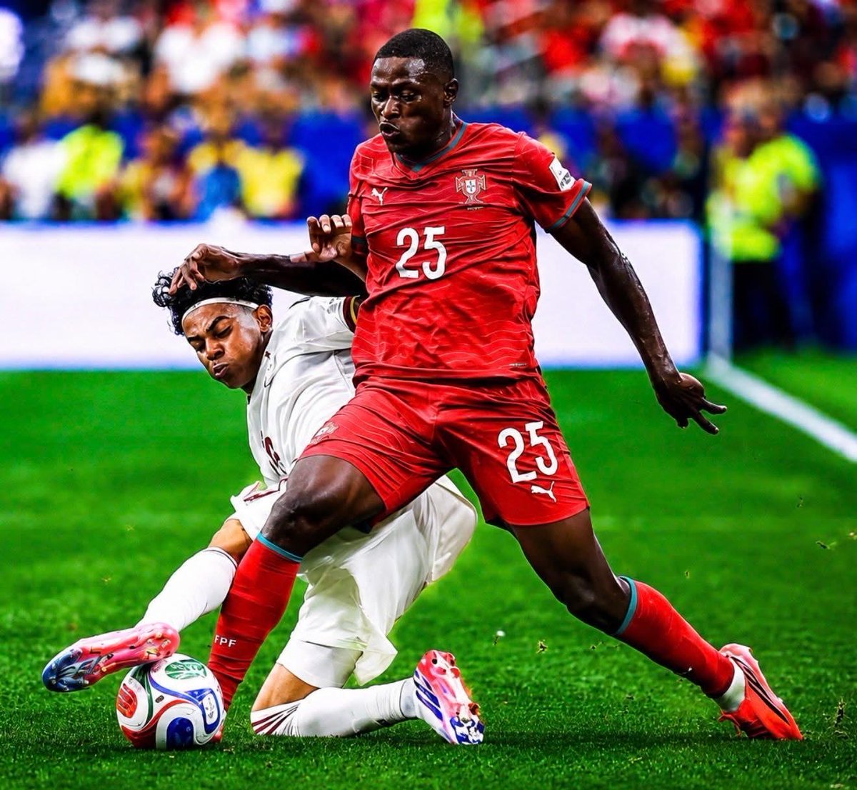 Shaheer360's tweet photo. 56 minutes
◉ 50 touches
◉ 0 fouls committed
◉ 100% accurate long-balls.
◉ 5 ground duels won
◉ 23 out of 24 accurate passes 
◉ 5 ball recoveries
◉ 4 tackles 
◉ 1 shot - woodwork hit
Nuno ❤️ https://t.co/S8AU6UXTGQ