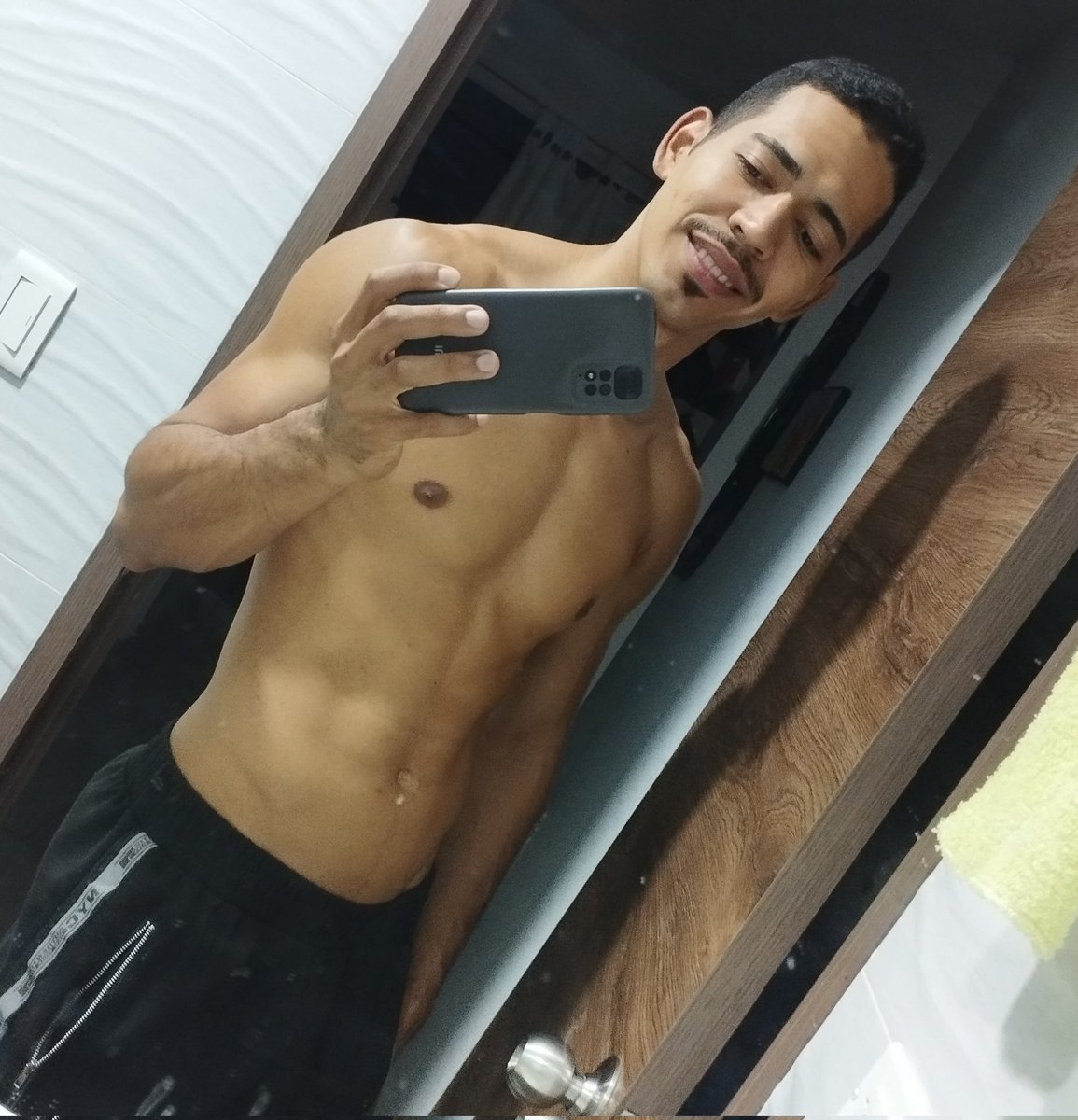 Jy_MM97's tweet photo. Ya me sigues en?
https://t.co/O5LXWZhSko
ó en 
https://t.co/9lRz8qOab6 https://t.co/YfD0In6Lad