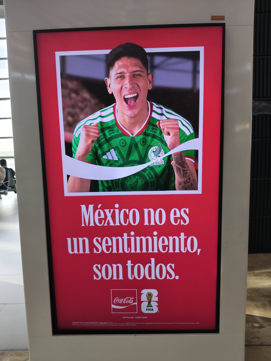 JaySerrano5's tweet photo. Me resulta curioso que dos de los más malitos de la selección, prácticamente tenían tapizada con sus caras la ciudad y el aeropuerto. 

Ya no quiero verlos más.

Poco o nada vi de Quiñones, Mora, Jiménez (el bueno) https://t.co/0y4PWzRGHb