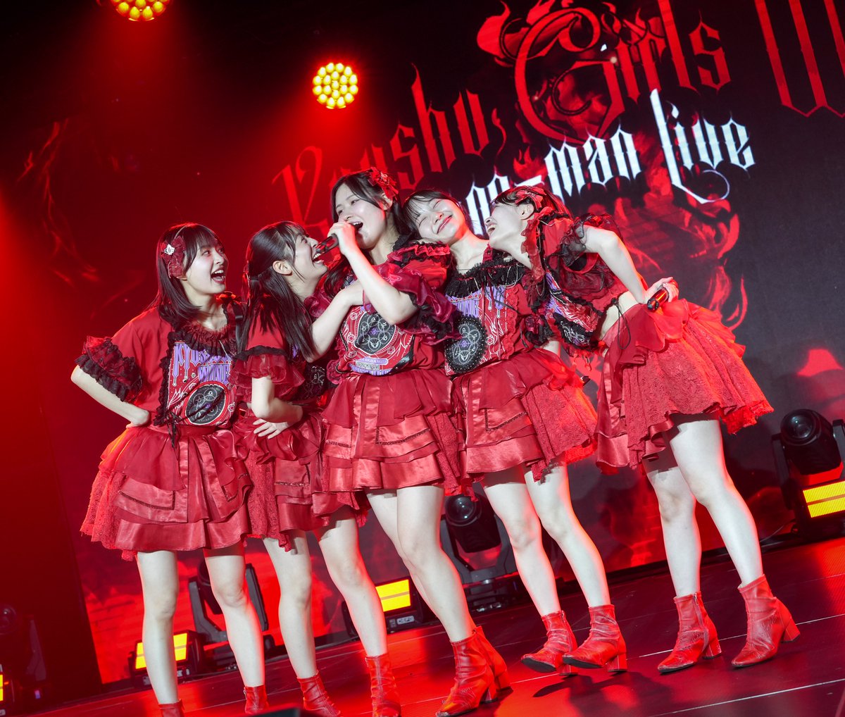 10101_tenshi's tweet photo. 日本の誇るアイドル、最高な5人！！
一生の思い出をたくさんありがとう！
コップンカー！！

ขอบคุณที่พาพวกเรามาเมืองไทยนะ! 🇹🇭✨

それでは、空港に向かいます😌

#九州女子翼
#Kyushugirlswing
#Warudoshow https://t.co/2ss4SKzsqP