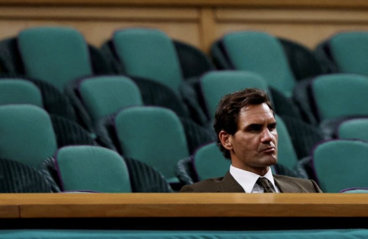 AlohaMood_80s's tweet photo. L'image du jour : Roger Federer seul spectateur dans la Royal Box de Winbledon #winbledon #tennis  #rogerfederer https://t.co/D66PsDNU9s