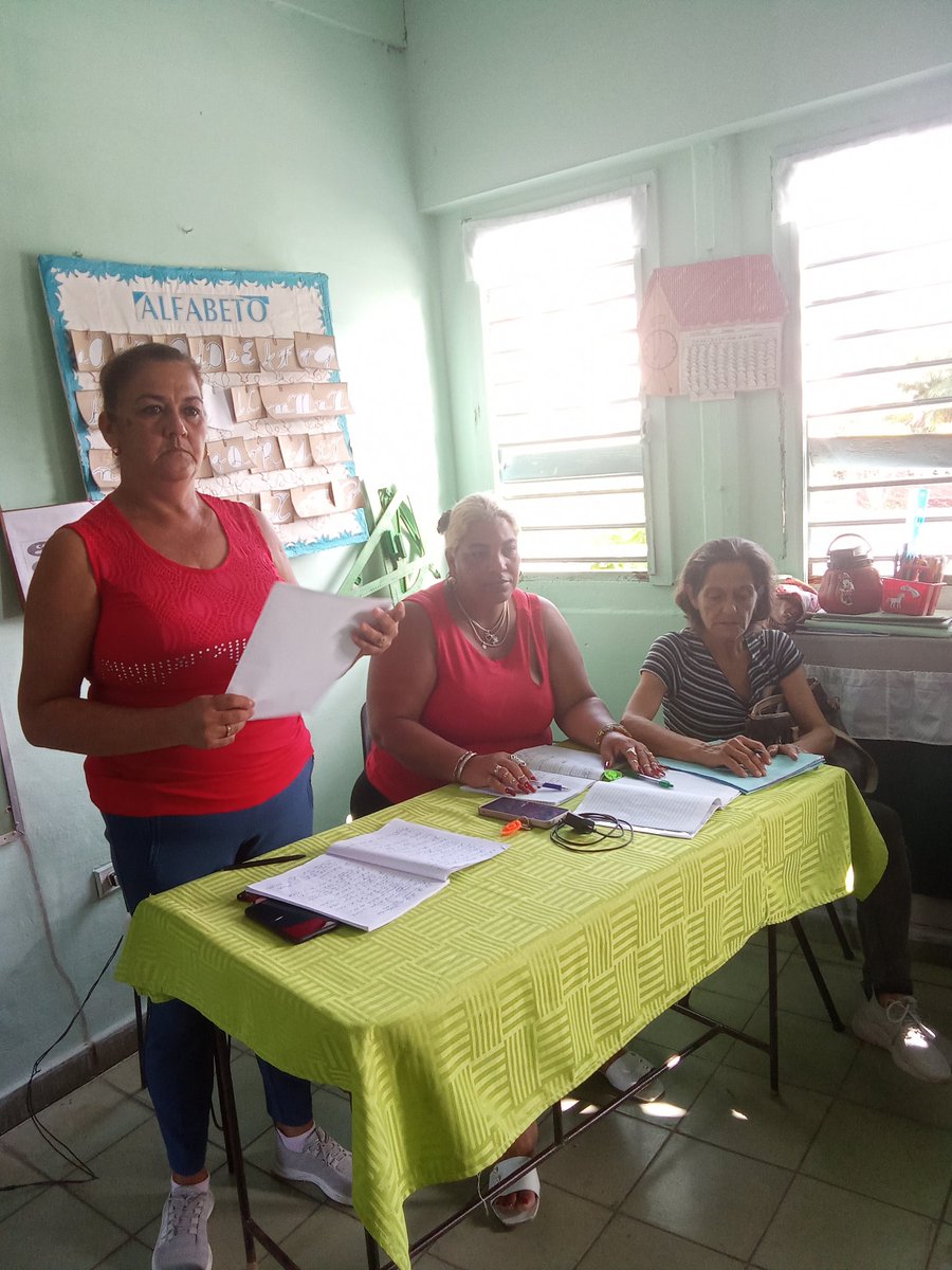 EnuRenato's tweet photo. Se realiza seminario preparatorio para el curso 2026-2027
#yosbelima
#DMESantaClara
#EducacionSantaClara
#CubaViveEnSuHistoria
#CubaMined https://t.co/xcoPCiKwiw