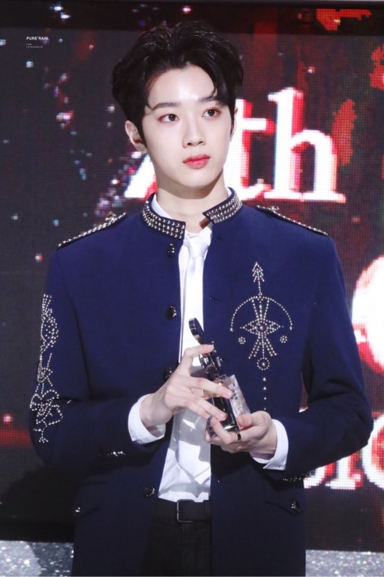 amolamolanan's tweet photo. 여출이 라이관린 얼굴을 모르는거 아니야?? https://t.co/0g6RcPZf3S