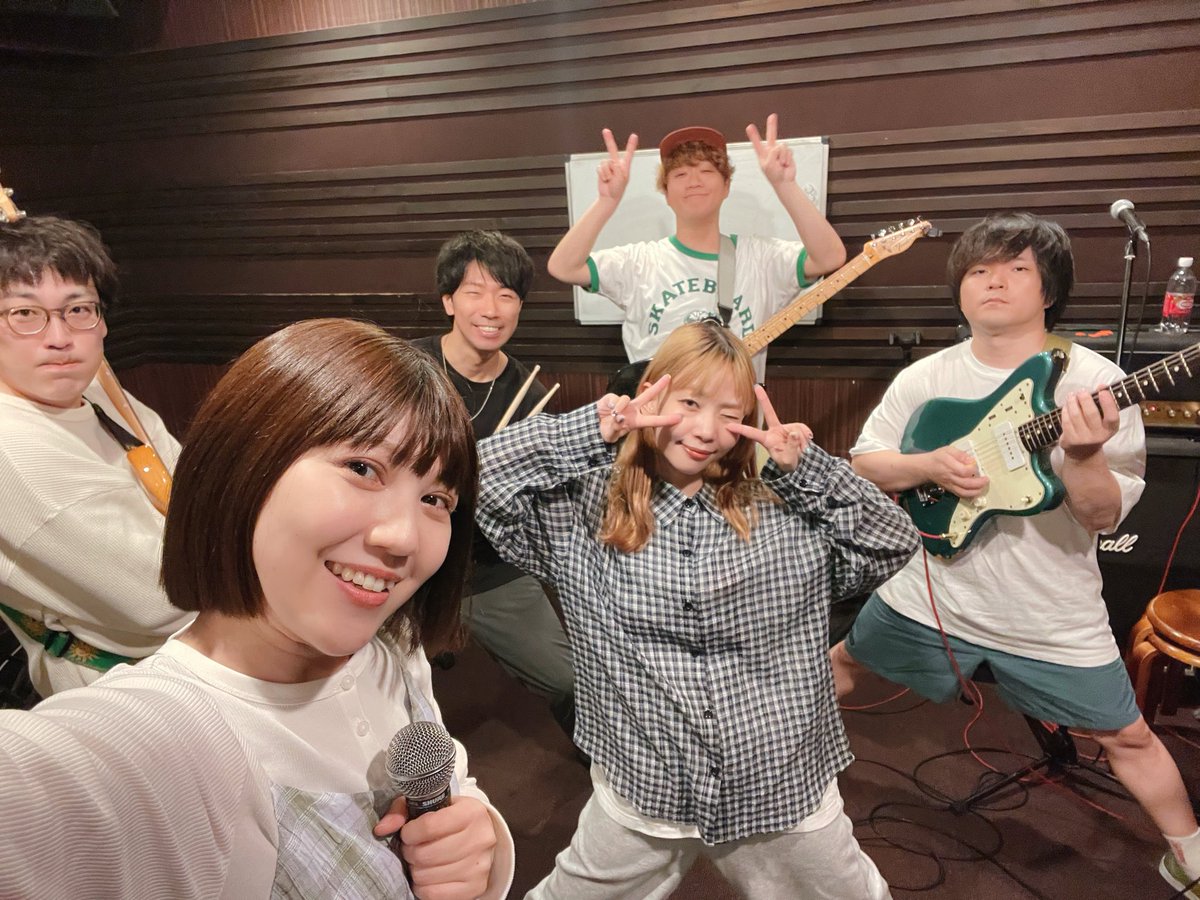 UFK_YesHappy's tweet photo. 7/11イエハピこころバースデーフェス！
今すぐパーティー！うちらベストフレンド！

夜の部🌙の、イエハピバンドのリハーサル
だったよおー✌️

当日もたのしみだなー☺️❣️こ https://t.co/kvaUg0wgSR