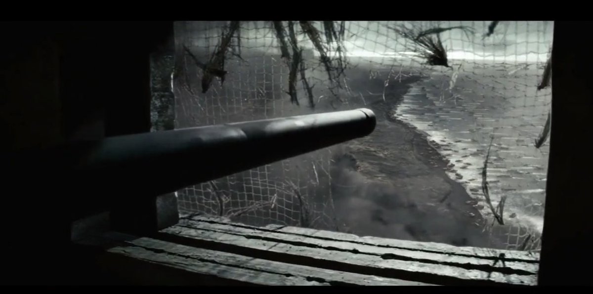 haikyotabe's tweet photo. 映画『硫黄島からの手紙』の上陸戦闘シーンには明らかに虚実が混同する部分が有る。それがこの洞窟砲台砲撃シーンだ
実はこれは北地区及び摺鉢山の海軍砲台だが、上陸前日に敵艦を砲撃してしまい、戦艦の水平射撃を浴びて壊滅していたのだ
米軍の掃海作業を上陸と誤認した海軍のミスだった https://t.co/l8r8B6k2PW