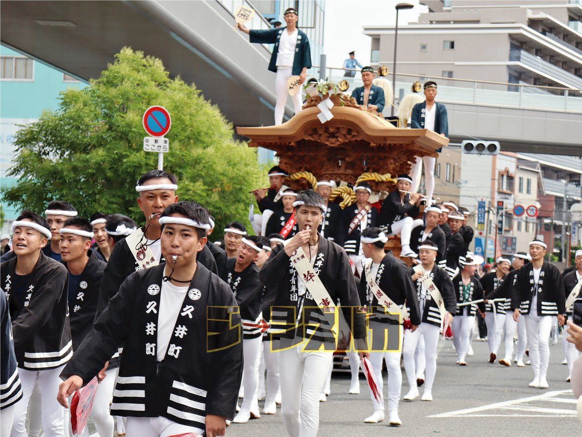 jeansbaka's tweet photo. ２０２６年（令和８年）５月３１日（日）                 
和泉市制７０周年だんじり記念曳行       
南松尾地区久井町　②周目 https://t.co/esJ7yTyhJO