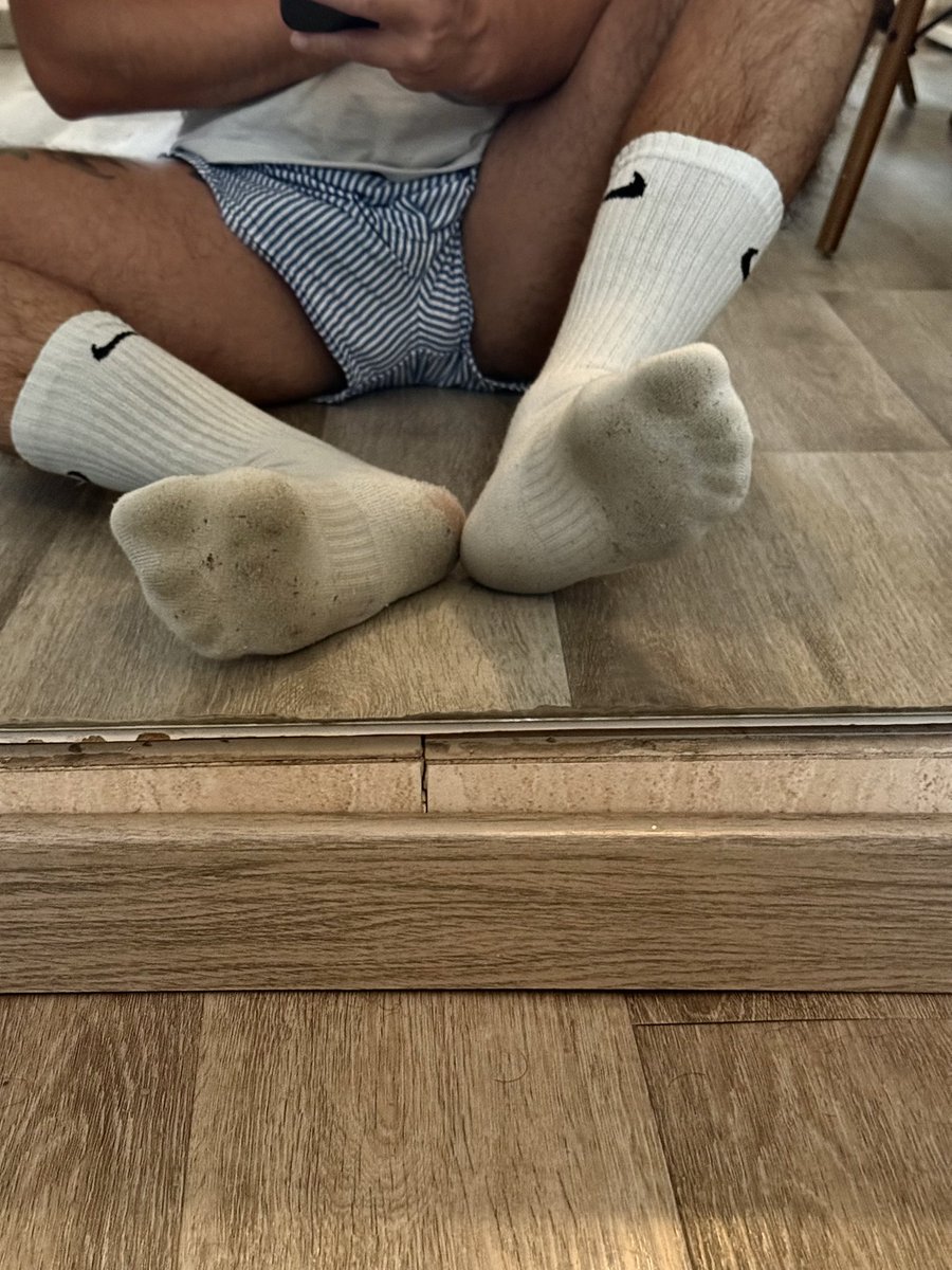 Dani160897's tweet photo. Secondo giorno, quasi pronte per essere spedite 💪🏻👅🤑
#feet #feetfetısh #feetworshi̇p #feetmale #fertmaster #socks https://t.co/qB6W1VPmEZ