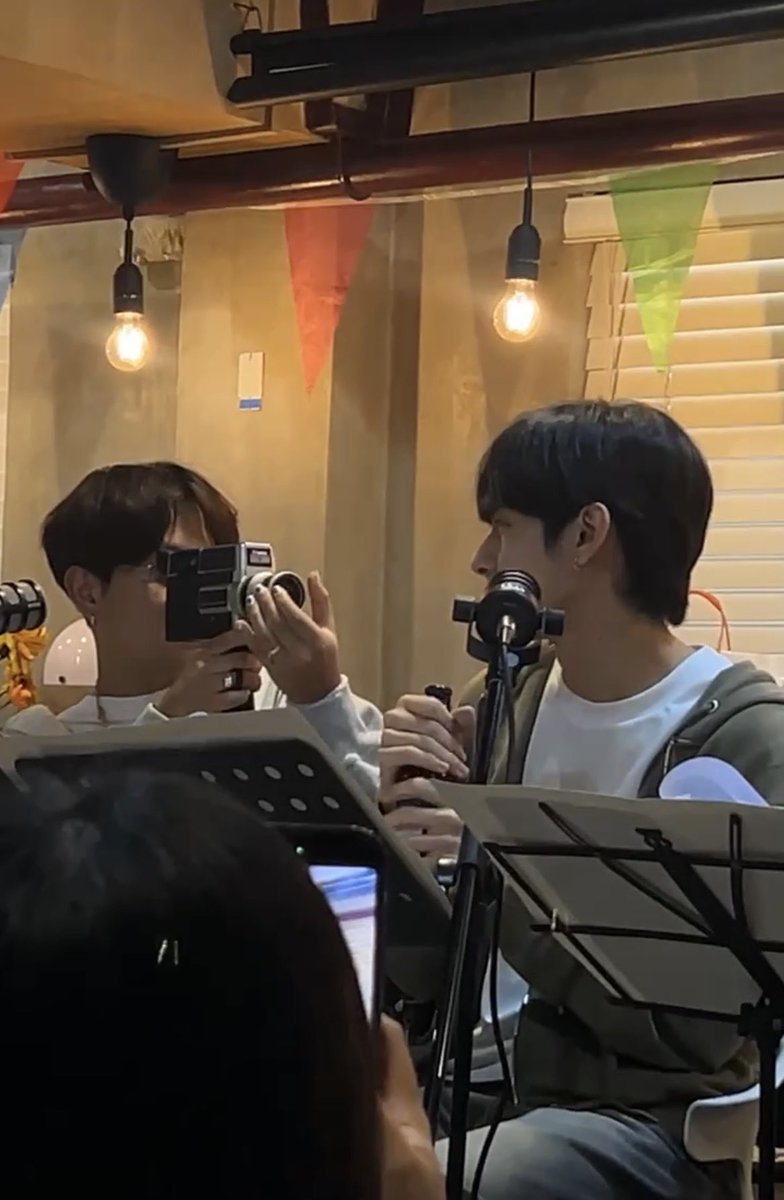 crml_mkto's tweet photo. kaya ba Magnets yung song kasi

Magnet = Bagnet = Elyu = IDILY = SCRIPT READING???

Yes, andito pa rin ako 😭😩 https://t.co/XiIU83TB2w