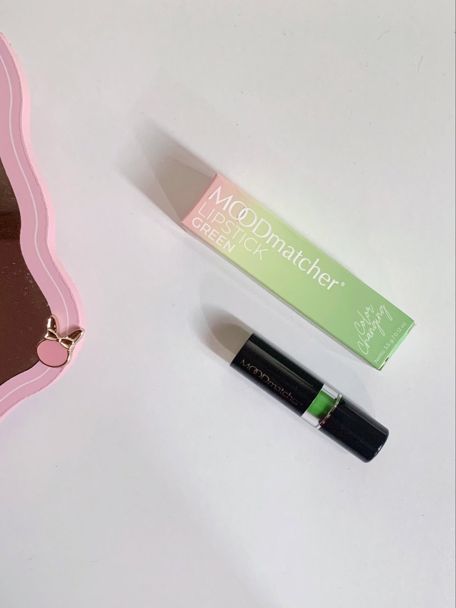 arccsia's tweet photo. ada yang throwback ngga si liat lipstik warna ijo gini? walaupun warnanya ijo, tapi pas diaplikasiin ke bibir hasilnya pink natural gitu loh!

terus pas dipake tuh berasa seger banget di bibir 🪄🌸 https://t.co/x91Qs1DYbg