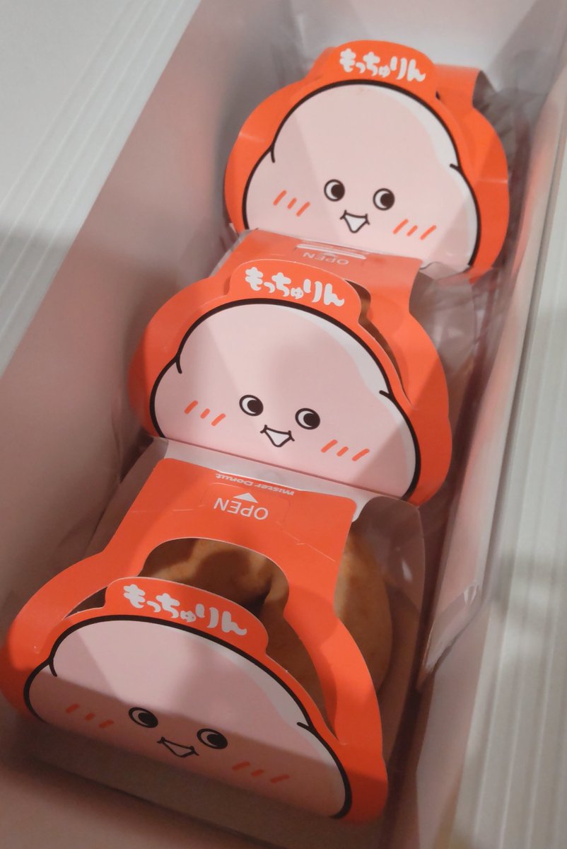 mahiro_mk's tweet photo. 🍩もっちゅりん🍩
1ヶ月前に予約、本日受け取り
去年から食べてみたかったー🥳
いちごはもともと興味なかったので問題なし

お味レポ
みたらし…シュガーグレーズ？の上にみたらしタレがたっぷり
きなこ…甘さ控えめでやさしい味
とにかく生地がもっちもち

#スイーツ好きな人と繋がりたい
#ミスド https://t.co/LkrrYXNrCg