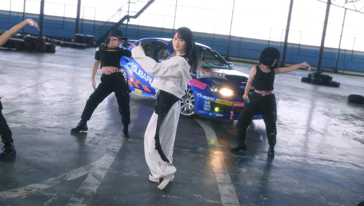 worksr_1197's tweet photo. 小倉 唯「Q.E.D.」MUSIC VIDEO (TVアニメ「ブチ切れ令嬢は報復を誓いました。 ～魔導書の力で祖国を叩き潰します～」オープニング... https://t.co/rKsDCktFQc @YouTubeより 

唯ちゃんの新曲MV、撮影地が埼玉カートパークだし、2013年のNBRカラーラッピングのGVBだしでカオス https://t.co/ZtVfthe4up