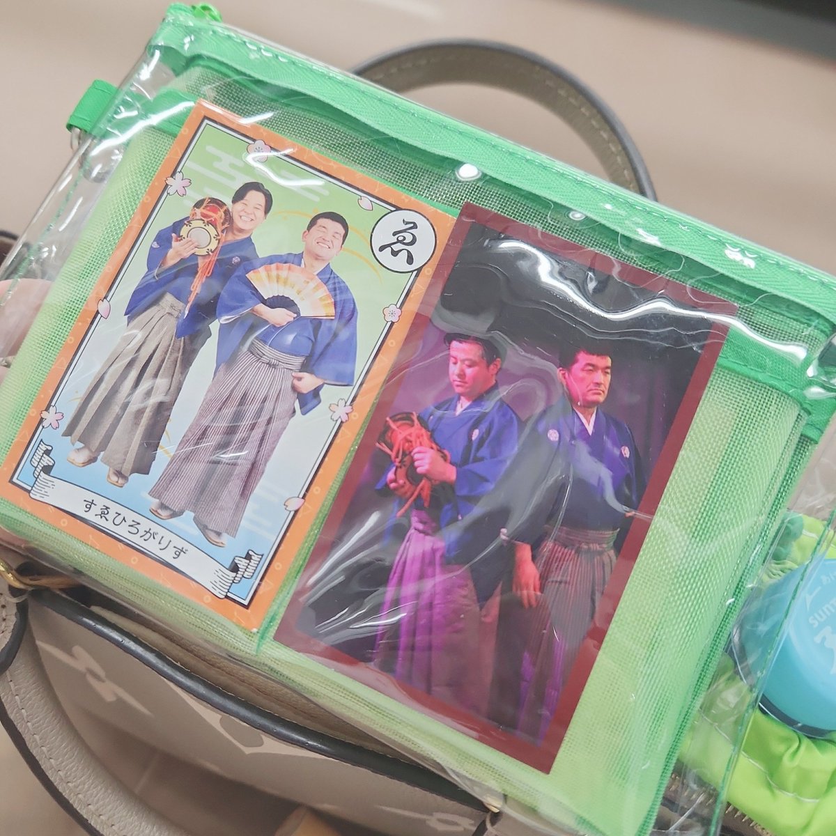 0809O0208F's tweet photo. これ!!!!!!今日CAN DOで見つけた!!!!!!
グッズ持ち歩くのに丁度良いー!!!!!!
コレカ５パック買って自引き出来たすゑ殿と、交換の時に頂いた特典カード…渋ぅ🫶🫶
あと、我が家の🌟🌟も連れて行ってました🎋良き七夕でした!!!!!! https://t.co/Ed58V2sKJY