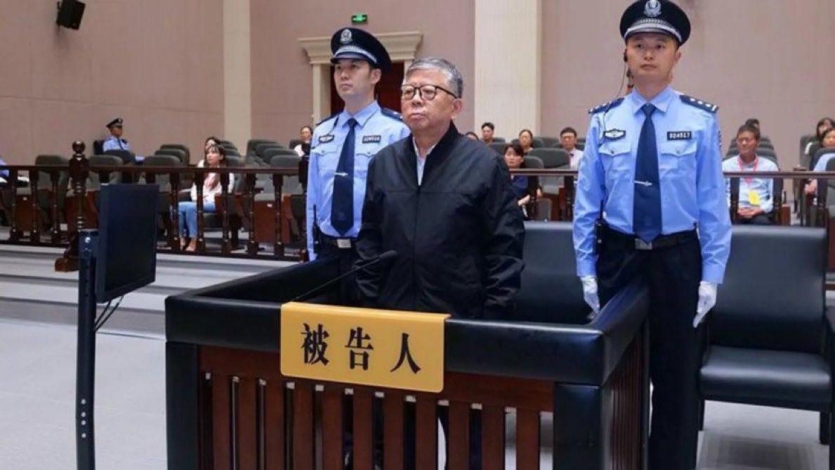 Quickie_001's tweet photo. A Chinese court has sentenced a former state-owned enterprise official to death with a two-year reprieve for taking bribes totaling more than 1.52 billion yuan—about $325 million.

The sentence was handed down to Yuan Guangyu, former deputy general manager of China National Offshore Oil Corporation, after a court in Xuzhou, Jiangsu Province, found him guilty of accepting bribes between 2001 and 2022. 

Prosecutors said Yuan used his positions in various subsidiaries to help companies and individuals secure project contracts, business deals, and job promotions. His sentence includes lifetime loss of political rights and confiscation of all personal assets.