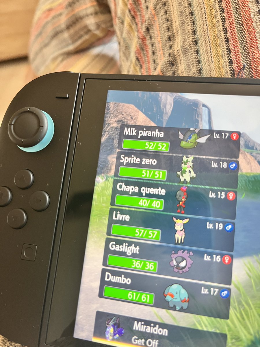 fragmentada__xp's tweet photo. meus primeiros filhos em pokémon violet 💜 https://t.co/TqO9Echm7b