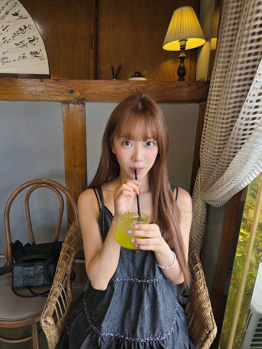 swithcafe's tweet photo. baesuminiee instagram update 
#SUMIN #수민 https://t.co/ARDPYSr0aI