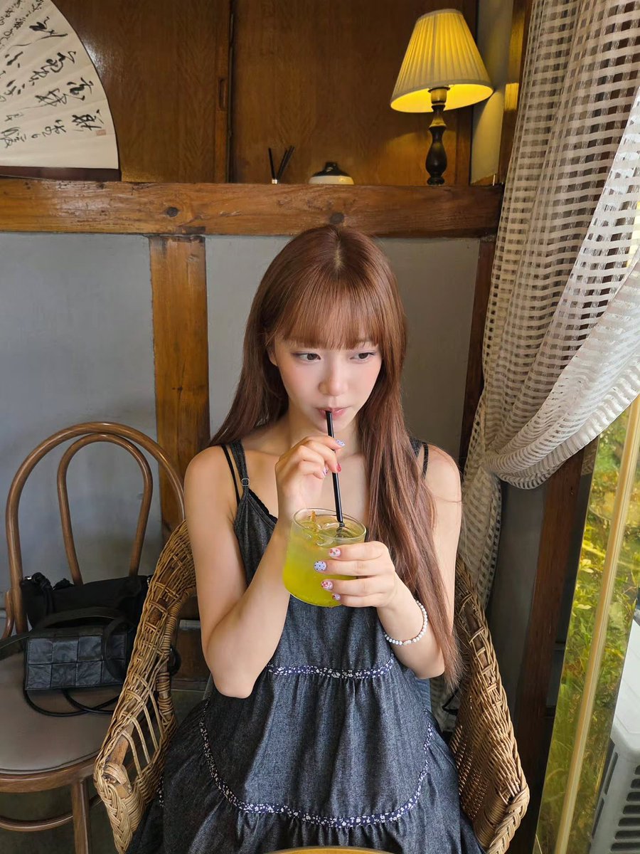 swithcafe's tweet photo. baesuminiee instagram update 
#SUMIN #수민 https://t.co/ARDPYSr0aI