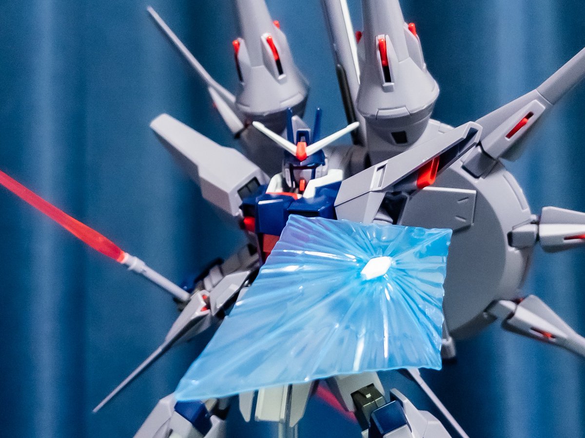 syunta__joker's tweet photo. HGCE レジェンドガンダム 完成！
新しくしつつも他のHGCEシリーズと同じ造りなのが良い

いずれはドラグーン全展開もやりたいね
#ガンプラ https://t.co/olFsJtEebP