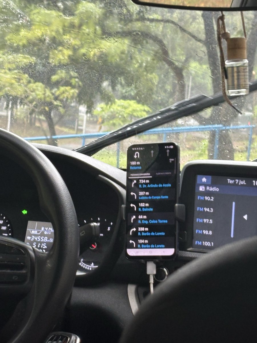 nnaclarah's tweet photo. o fdp do uber errou o caminho pq ao invés de usar o mapa tava usando a pica do gps assim ele me paga doente https://t.co/Fvb1ENlJkS