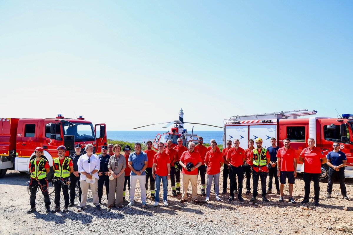 Ll_Galmes's tweet photo. 🚁 En només un any, sa Milana ja ha fet 271 intervencions: 150 rescats, 101 serveis de prevenció i 20 intervencions en incendis. 

Un recurs imprescindible que era una reivindicació històrica dels @BombersdeMca per reforçar la seva capacitat de resposta i salvar vides.

Continuam invertint en més seguretat, més prevenció i millors recursos per protegir Mallorca. Aquesta legislatura hem incrementat un 24% el pressupost dels Bombers de Mallorca.

Agrair, una vegada més, al cos de bombers la seva entrega i professionalitat cada dia.