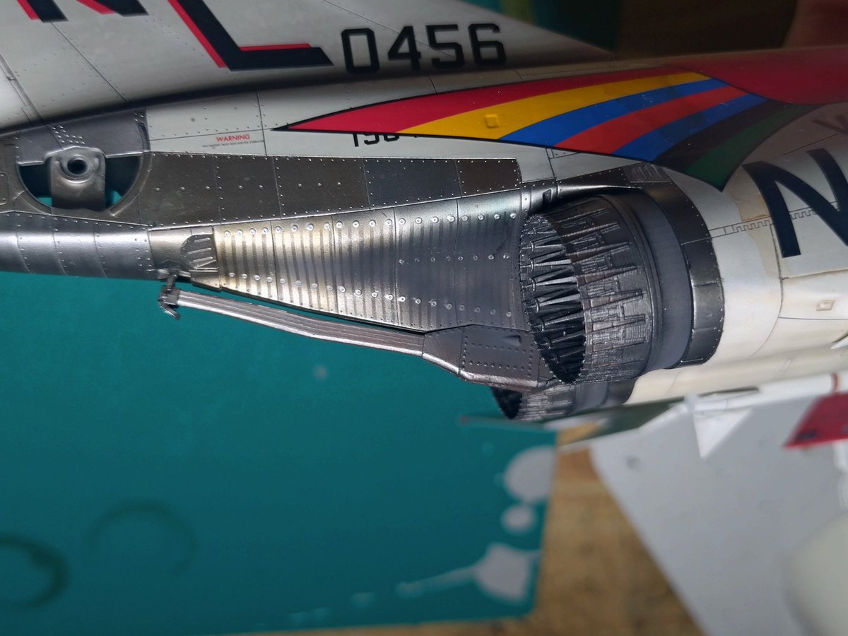 yahichi_fazer's tweet photo. タミヤ 1/48 F-4B
製作33日目
ノズルとアレスティングフック、今回ディテールアップパーツは特に使おうと思ってなかったけど箱開けたら
HMA GARAGEのパーツが入ってたので使いました、買ったの全く覚えて無い…。
脚カバーとスパローも取り付けました。 https://t.co/t9pagQ3io6
