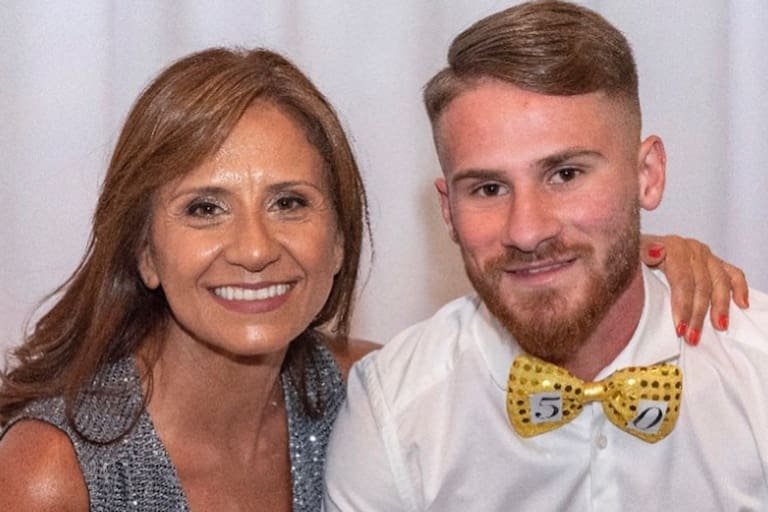 IDarraidou24848's tweet photo. @mjdavilas @doncufreto @Ivy_psico Madisson, Alexis McAllister tiene ascendencia Indígena. En su madre y sus hermanos es más notorio, el heredero el pelo rojo y la piel de su padre, pero sus rasgos faciales son los de la madre. Además no es el único jugador, Medina o Romero son gente Morena. https://t.co/57biuEWh1T