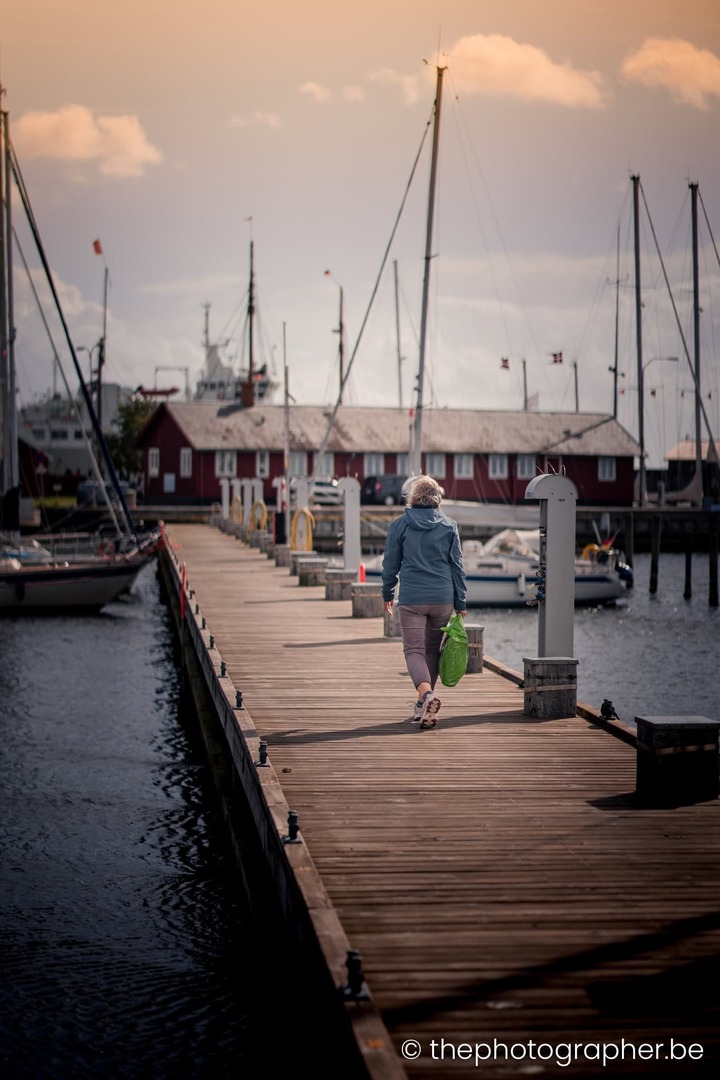 yvesrecour's tweet photo. 'Een wandeling door de jachthaven', een nieuwe foto van The Photographer. Lees hier het achterliggende verhaal: https://t.co/enJpW6cird https://t.co/zLVZCRXbvy