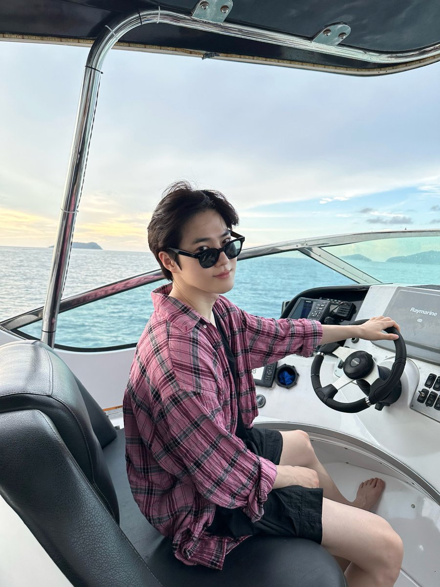 srkiony522's tweet photo. 더울땐 여름며니를 보자 https://t.co/BXu9astMp2