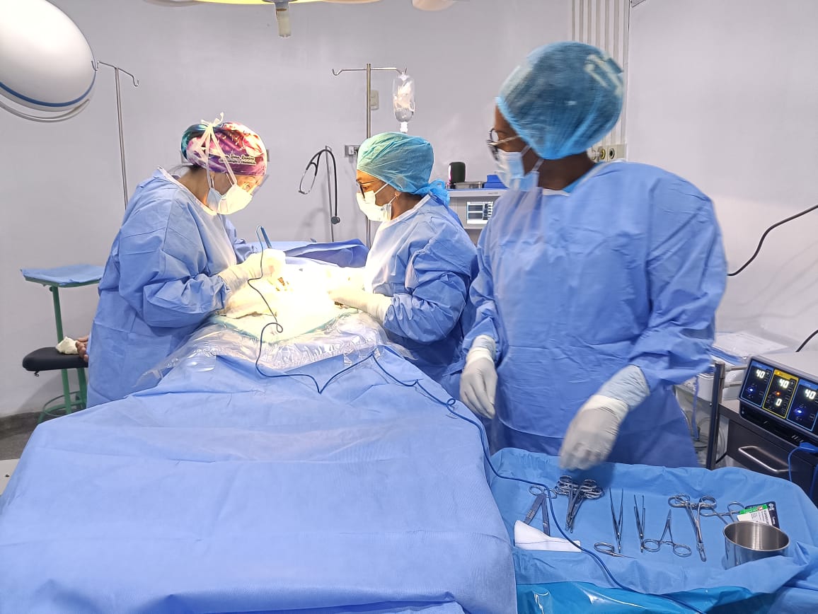 cubacooperaven's tweet photo. Excelencia y vocación en Barinas. 🇨🇺🇻🇪 En el CDI "Don Pedro Pérez Delgado", nuestro Salón Quirúrgico garantiza atención de alta resolución con estándares de calidad y mucho amor. ¡La Brigada Médica Cubana al servicio absoluto del pueblo venezolano!

#CubaCoopera https://t.co/WV6NFulFgz