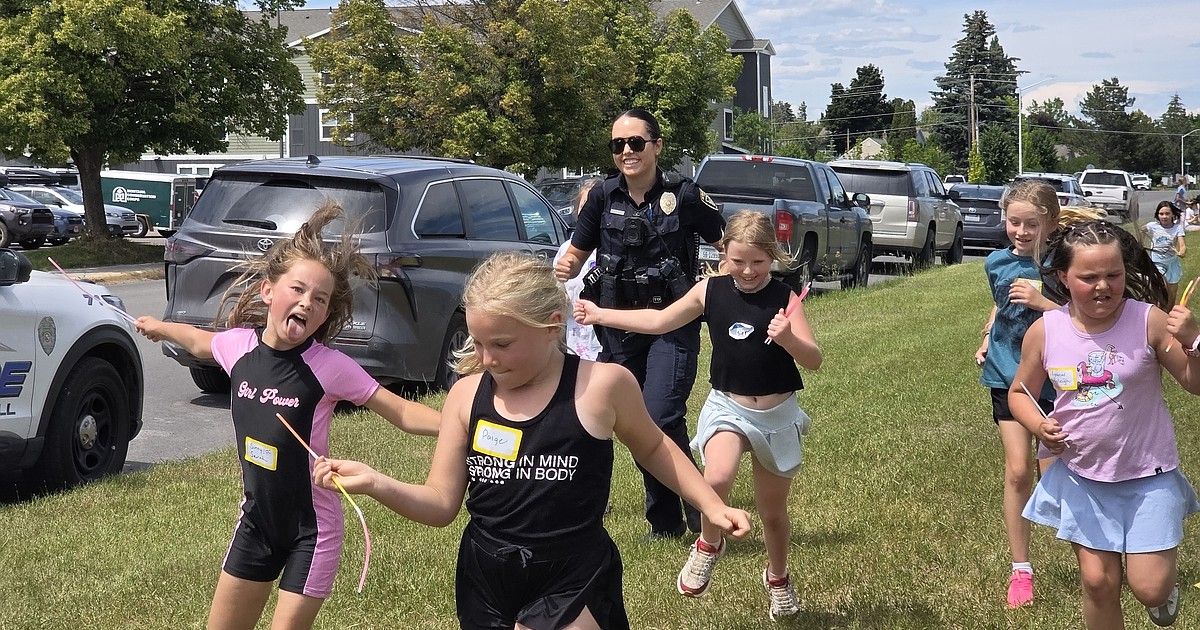 DailyInterLake's tweet photo. Kalispell officer helps turn a frightening experience for Girls on the Run campers into a positive one  https://t.co/U710YgNd06 https://t.co/1QQz9FpGSb