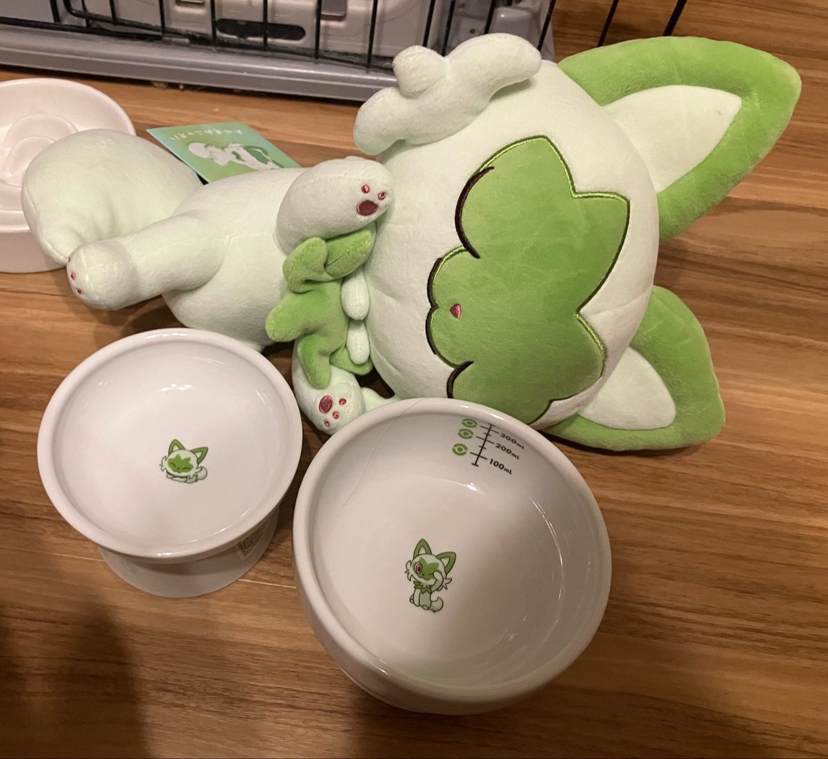odennonaka's tweet photo. ニャオハのフード＆ウォーターボウル届いた
かわいい♡♡
ずっと猫壱のウォーターボウル買おうと思ってたから、推しのデザイン発売ありがたい #猫壱 https://t.co/TZoeM702QI