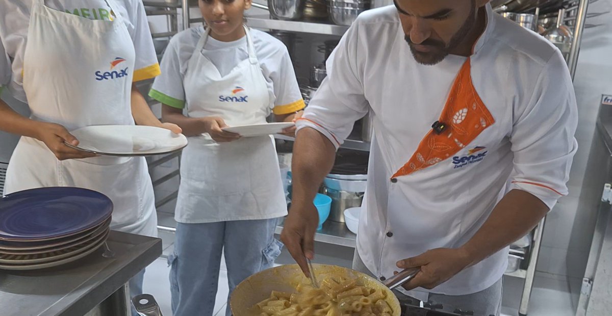 senacsergipe's tweet photo. Chef internacional egresso do Senac SE compartilha experiência com alunos de auxiliar de cozinha

Saiba mais em: https://t.co/N38Jix4eqV

​#SenacSE #FecomércioSE #CentroDeGastronomia #Curso #AuxiliarDeCozinha #EducaçãoProfissional https://t.co/vd7pqE3FQY
