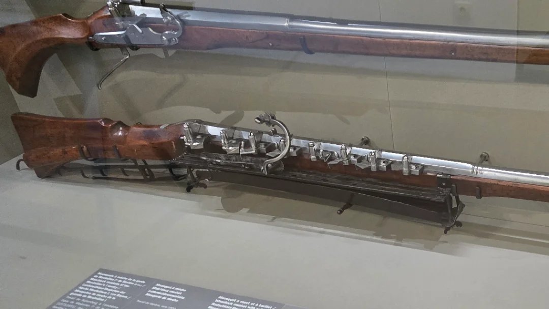 ays_hr's tweet photo. @Knightly_Hist superimposed loads are when you load charges on top of one another, there are wheellock versions with two shots but snap tinderlocks went up to 8 (or flintlock XII.1122 at the royal armouries which is loaded with drilled bullets, for 23 shots as shown in the diagram) https://t.co/5KalAzt6kC