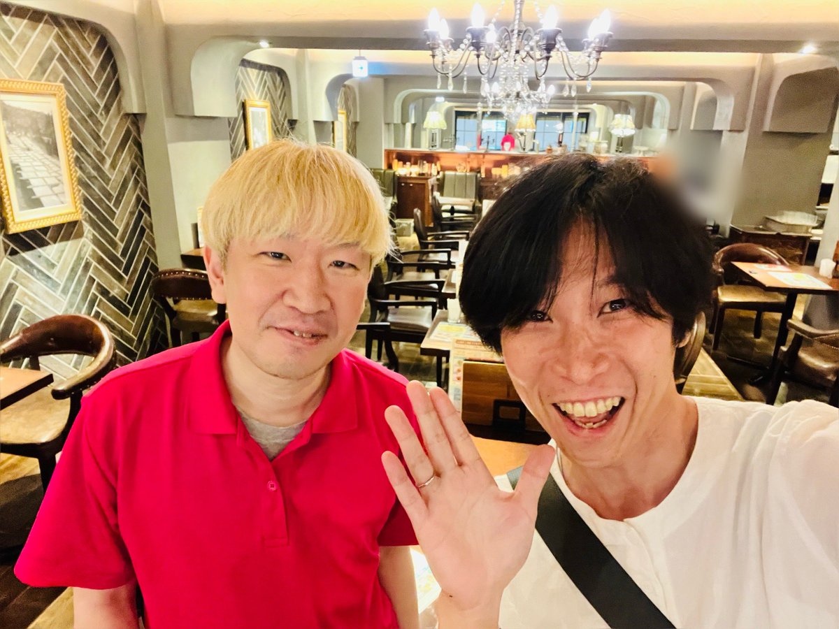 tetsuto_yoshida's tweet photo. わーい❣️
٩(๑❛ᴗ❛๑)۶
本日(短冊CDの日2026)、『イエスハッピー！ 吉田哲人  / I Saw The Light』が無事発売されました♪
ストリングス・アレンジとピアノを担当してくれたユメトコスメ長谷くんとお祝いをしたよ。 https://t.co/Pnho8roInX