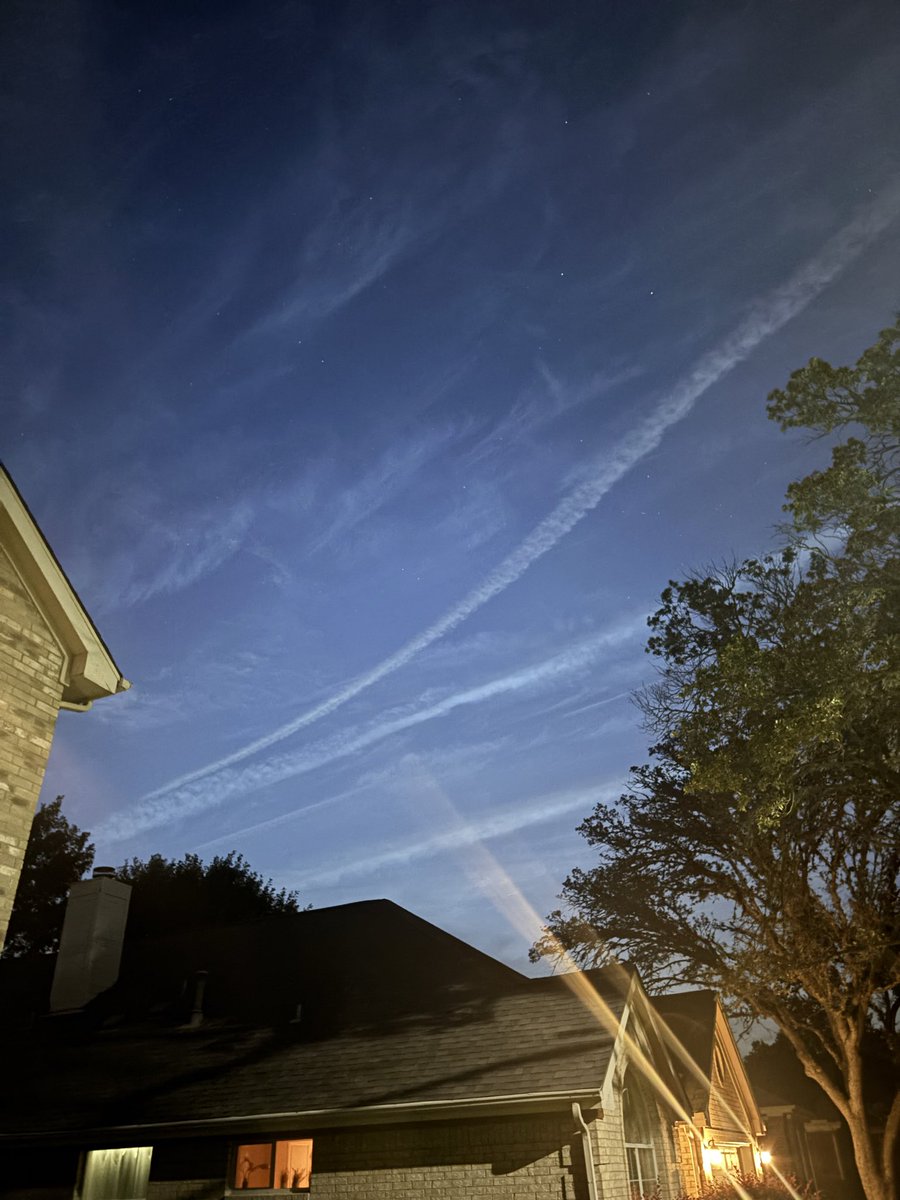ATXskywatch's tweet photo. @ImBreckWorsham These are just clouds. https://t.co/giF1D5DKG9