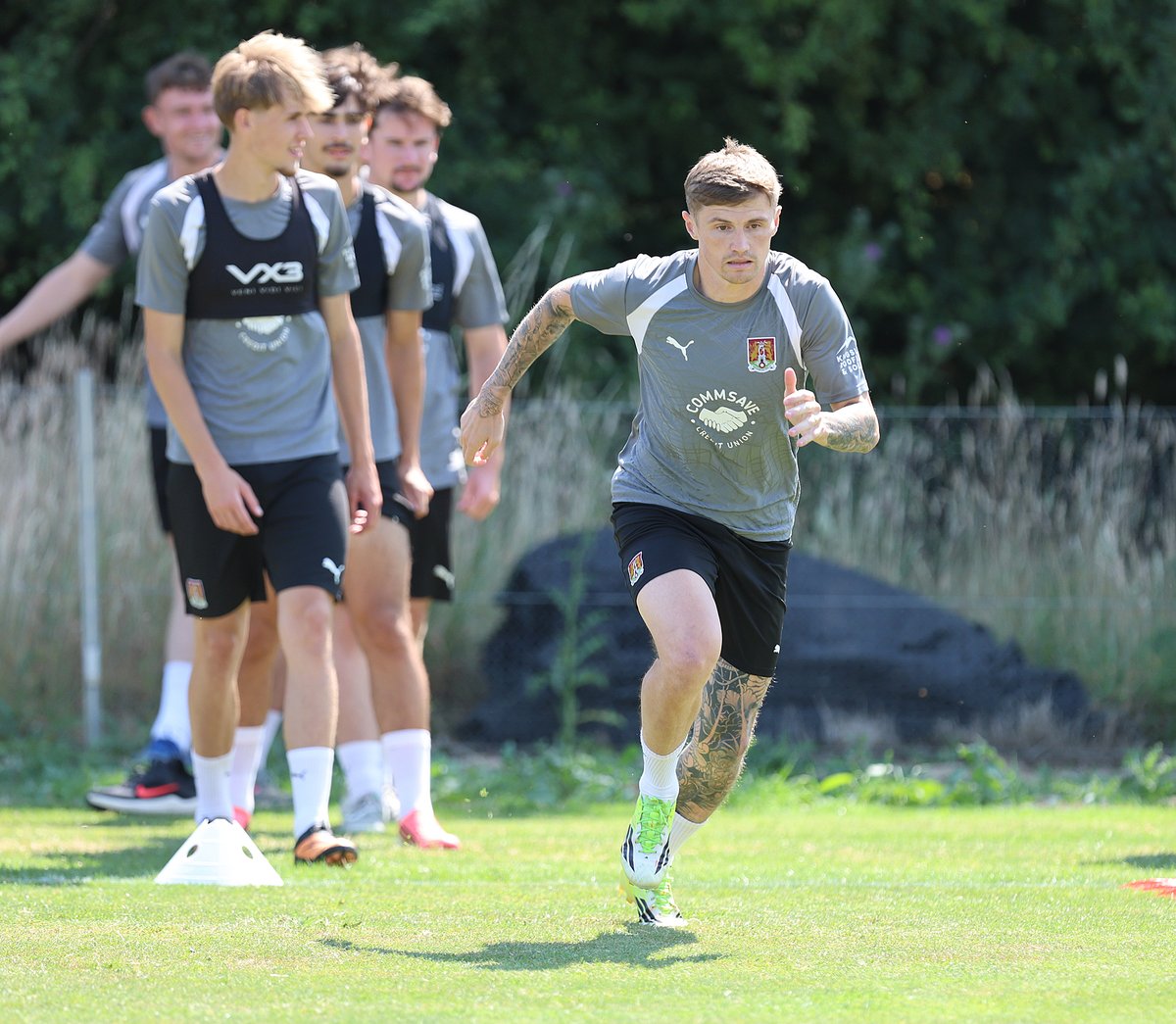 ntfc's tweet photo. 🤝Settling in well.

#ShoeArmy 👞 https://t.co/7a7pmTTRyD