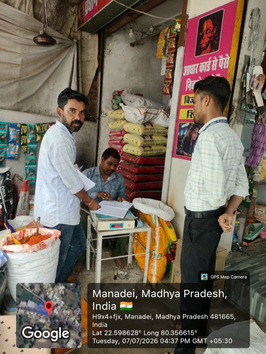 SwachhMandla's tweet photo. स्वच्छ मंडला अभियान | जनजागरूकता एवं प्रवर्तन अभियान 
न.पा.परि.मण्‍डला द्वारा शहर में सार्वजनिक स्थानों पर कचरा फेंकने वाले व्यक्तियों एवं व्यापारिक प्रतिष्ठानों के विरुद्ध विशेष जागरूकता एवं प्रवर्तन अभियान चलाया गया।
@urbansbm 
@MandlaCollector 
@BinayJha_1997 
@MoHUA_India https://t.co/8KK6KBGkeE