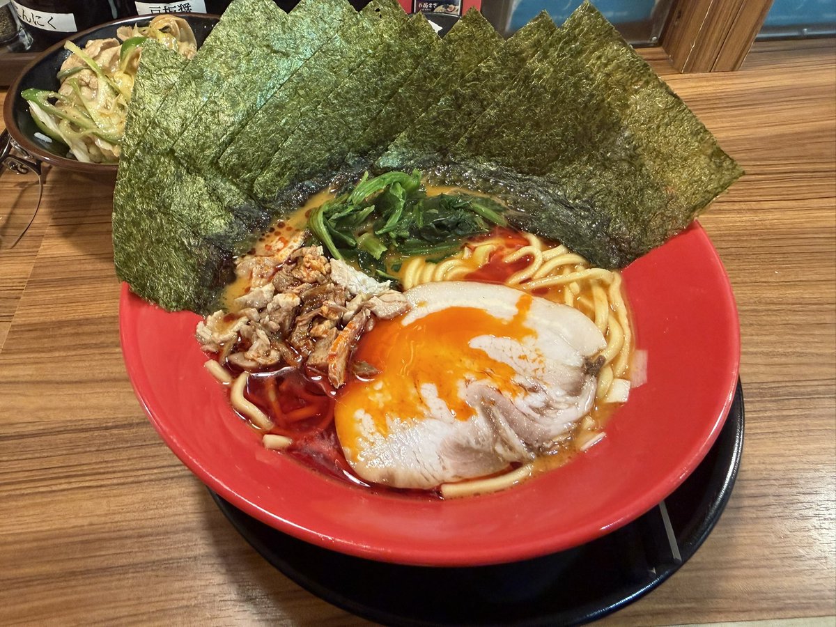 ELmerCyndi's tweet photo. 急ぎの見積もりで会社を最後に退勤、疲れたのでラーメン食べて、コンビニで明日の朝のパンと弁当のおかず購入。
そんな日もある
すた丼はセットのハーフサイズだからな！ https://t.co/0i1Tfpemkp
