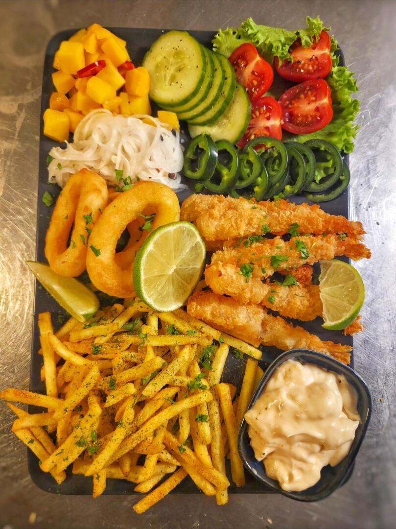 homevsfastfood's tweet photo. [homemade] Fried shrimp, fried calamari, fries, aioli, pickled mango, pickled white onion and whatever.
#homemade #friedshrimp #friedcalamari #aioli #pickledmangoandonion #homecooking #food #recipes #foodpic #foodie #foodlover #cooking #hungry #goodfood #homecookingvsfastfood https://t.co/EC2qKGOyfp