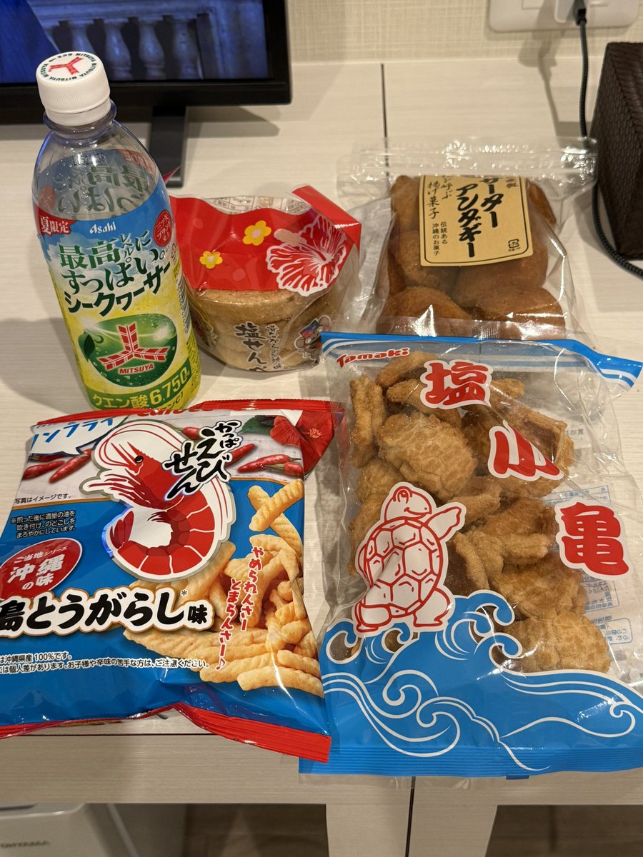 senrigawa1's tweet photo. JAL•ANA平会員いつもの沖縄旅⑩

本日のお宿は
ホテルグランアリーナ🏨6400円
無人チェックインアウトでもお部屋は広く
トイレ風呂は別👍
駐車場も無料ですが観光ではなかなか使わない立地ですね

地元スーパーサンエーさんでお土産購入
飲み物以外は持って帰ります👜

今日1日ありがとうございました https://t.co/NqjfozLn95
