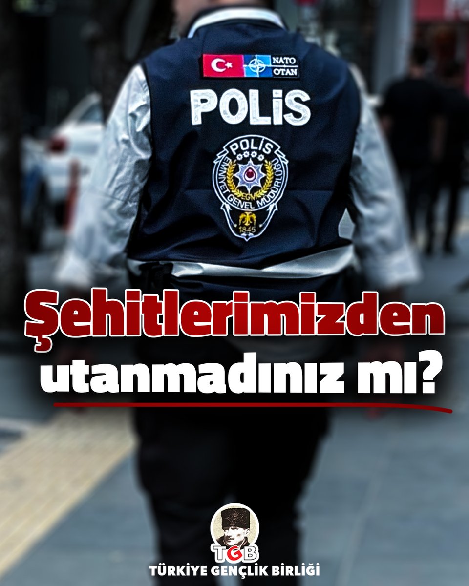 genclikbirligi's tweet photo. Türk polisinin üniformasına katil NATO'nun bayrağını koyarken;

15 Temmuz'da NATO'nun Gölbaşı'nda şehit ettiği Polis Özel Harekat'ın şehitlerinden utanmadınız mı❓

15 Temmuz'da NATO'cu generallere geçit vermeyen Ömer Halisdemir'den utanmadınız mı❓

Ölüm döşeğindeki NATO'ya şirin görünme gayretinde olanlar Türkiye'yi yönetemezler.